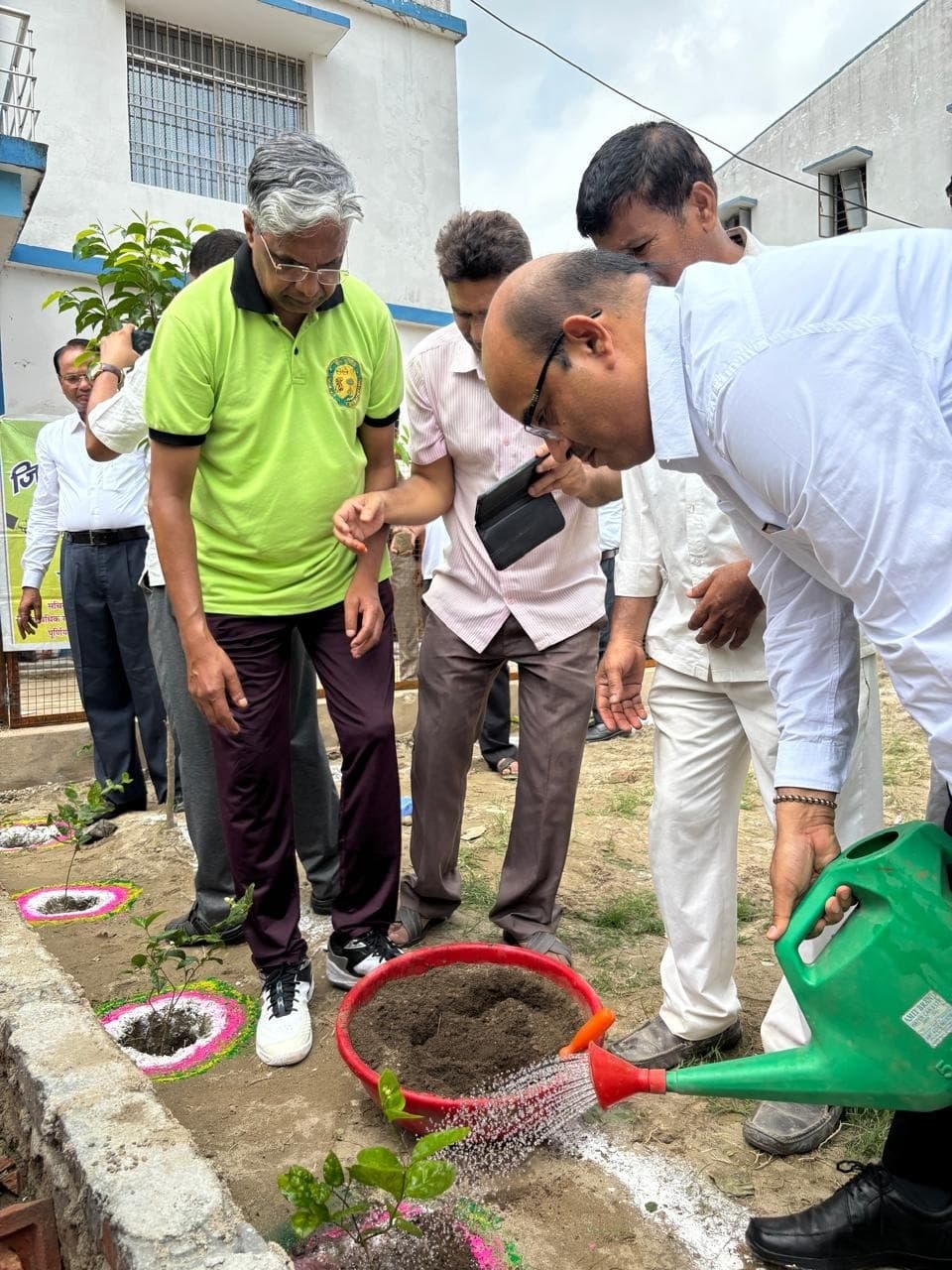 हर व्यक्ति एक पेड़ लगाकर पर्यावरण के प्रति करे कर्तव्य का निर्वाह : जिला जज