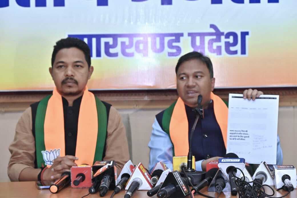 Political News : अधूरे पड़े अस्पतालों को पूरा करे सरकार : भाजपा