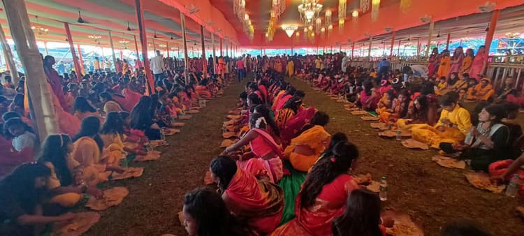 Deoghar news : चितरा कोलियरी में महारुद्र यज्ञ को लेकर निकाली गयी महाकलश यात्रा