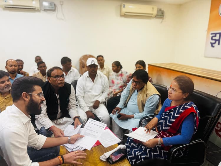 Political News : अधिकारी काम करने में आनाकानी करते हैं, तो शिकायत करें, कड़ी कार्रवाई होगी : मंत्री