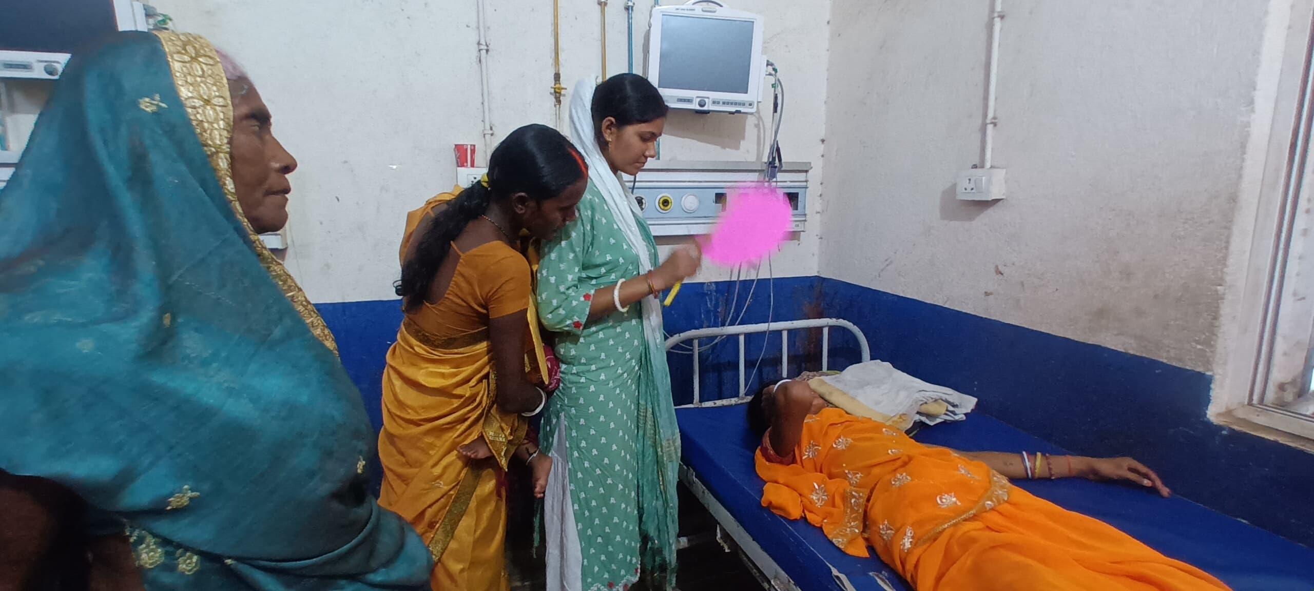 बोलेरो ने इ-रिक्शे में मारी टक्कर, सात यात्री घायल