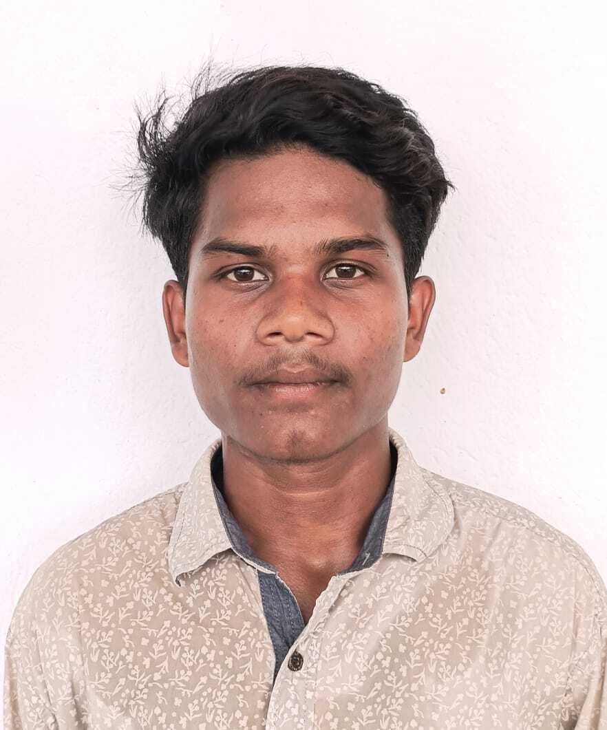 गरीब महिला मजदूर का बेटा विजय सोरेन बना डिस्ट्रिक्ट टॉपर