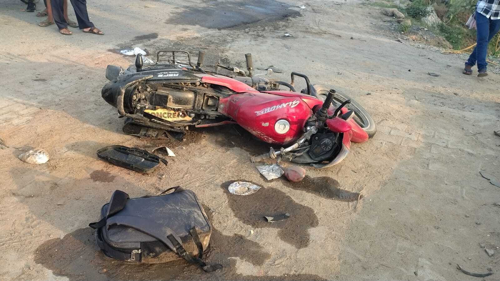 दो बाइकों की टक्कर में दंपती जख्मी