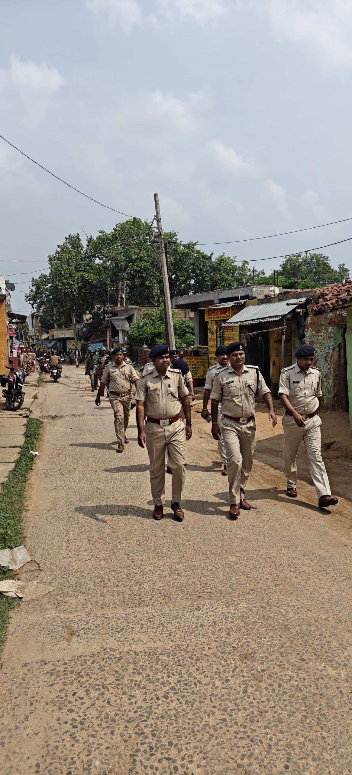 बकरीद को लेकर पुलिस ने निकाला फ्लैग मार्च