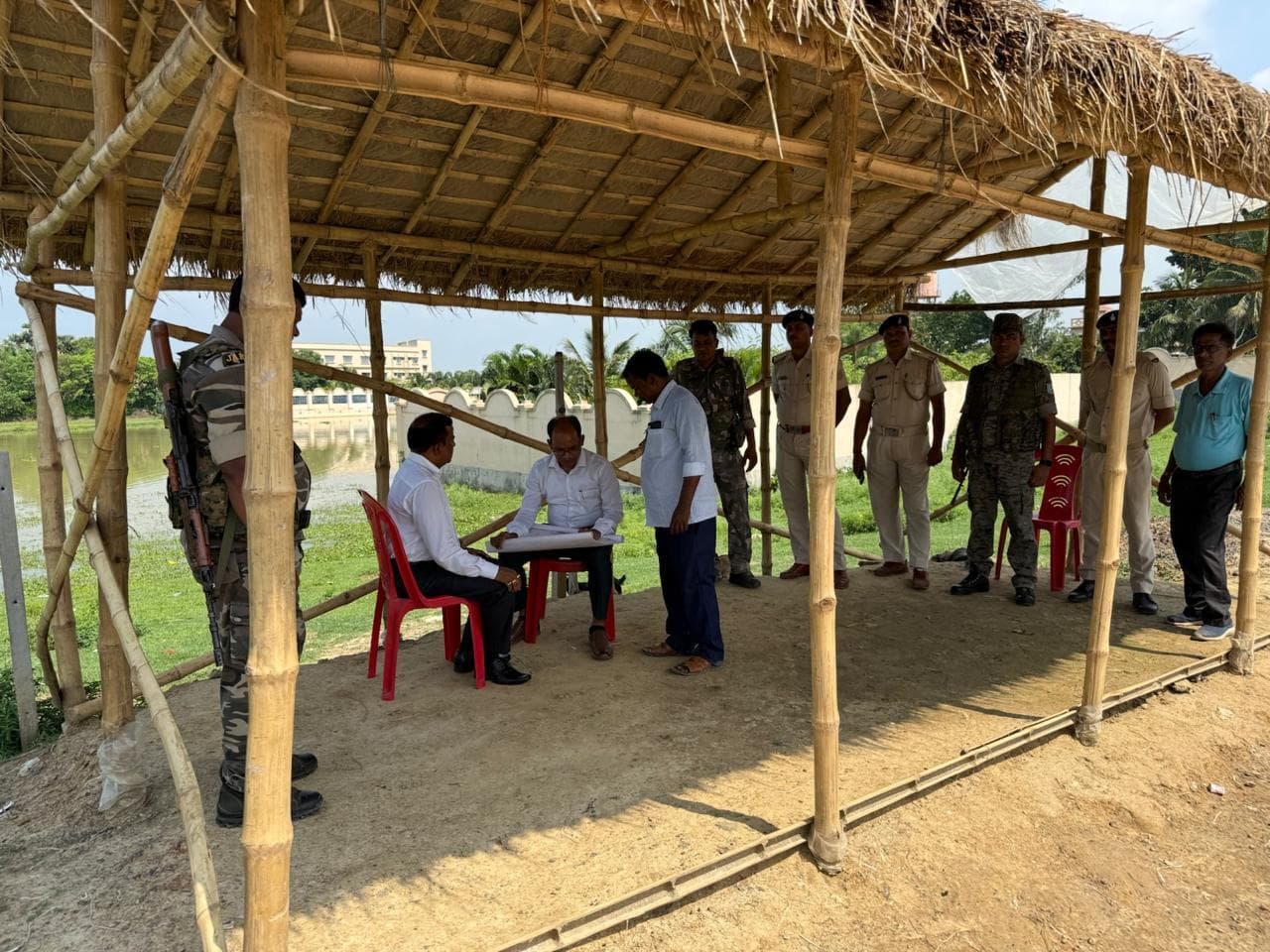 सिरासीन के रामनगर में एसडीओ के नेतृत्व में सरकारी पोखर की नापी शुरू