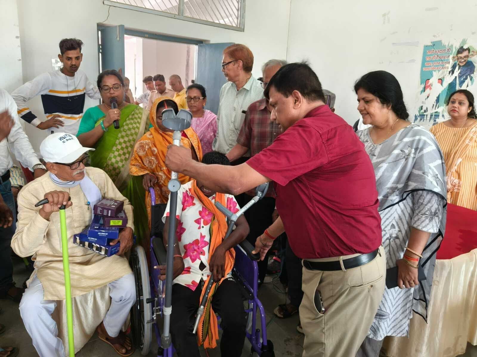 शिविर में 350 दिव्यांगजनों को उपयोगी दिव्यांग यंत्र दिए गए