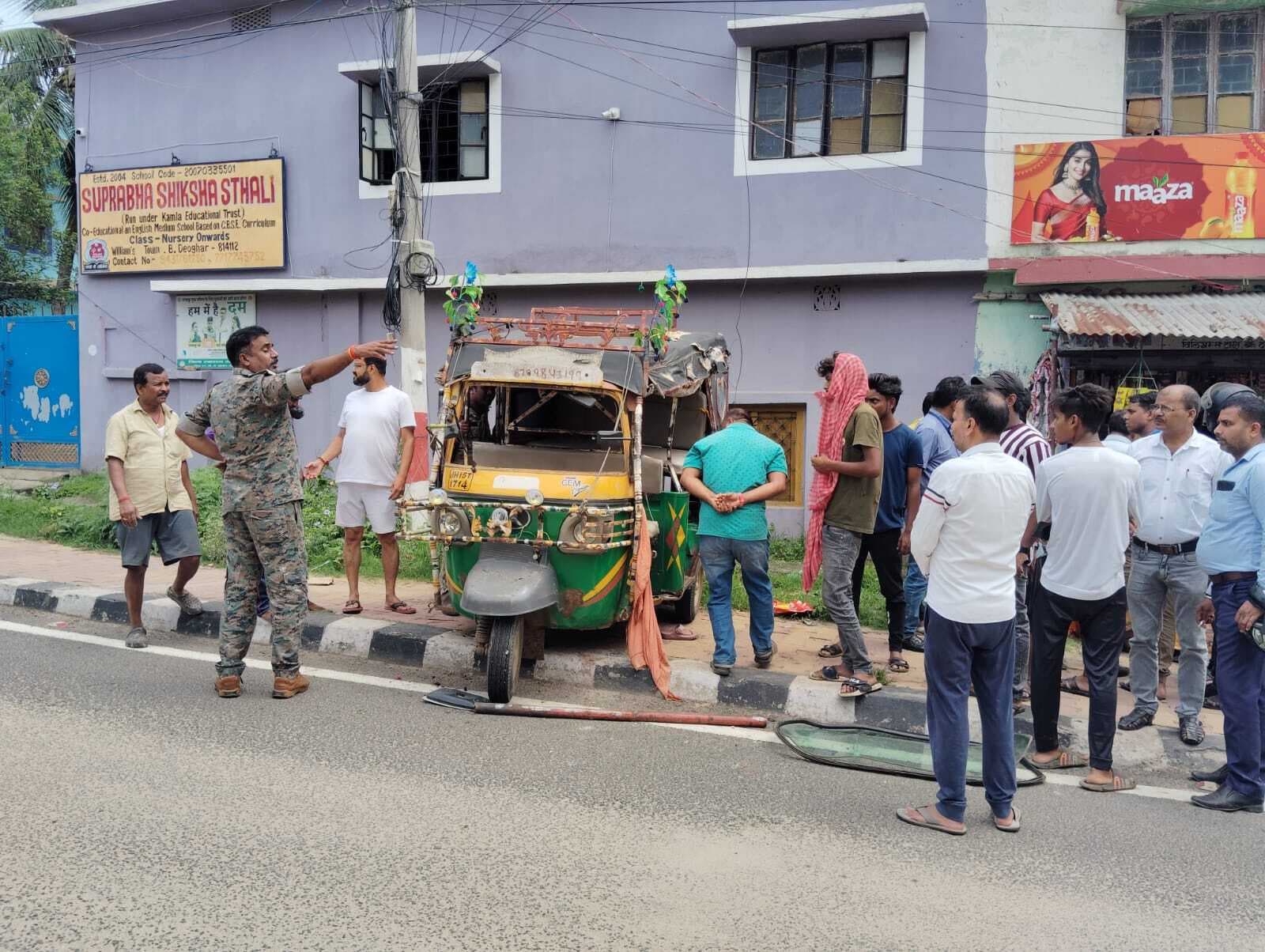 Deoghar News : तेज रफ्तार बस ने श्रद्धालुओं से भरे ऑटो में मारी टक्कर, चार लोग घायल