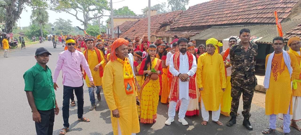 श्रीश्री 1008 महामृत्युंजय महायज्ञ को लेकर निकली कलश यात्रा
