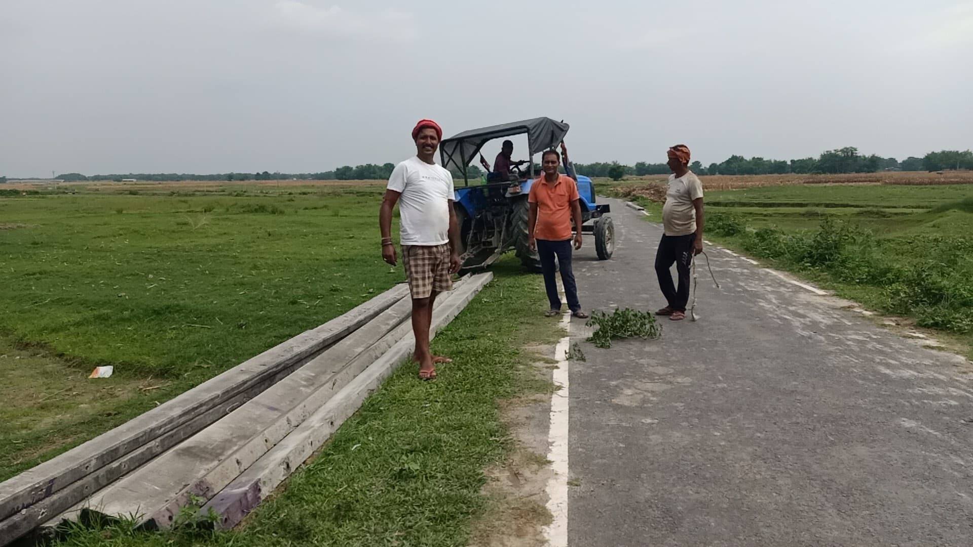 खेतों तक बिजली पहुंचाने का कार्य शुरू