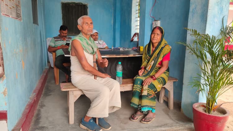 जमीन विवाद को लेकर दिव्यांग वृद्ध के साथ मारपीट