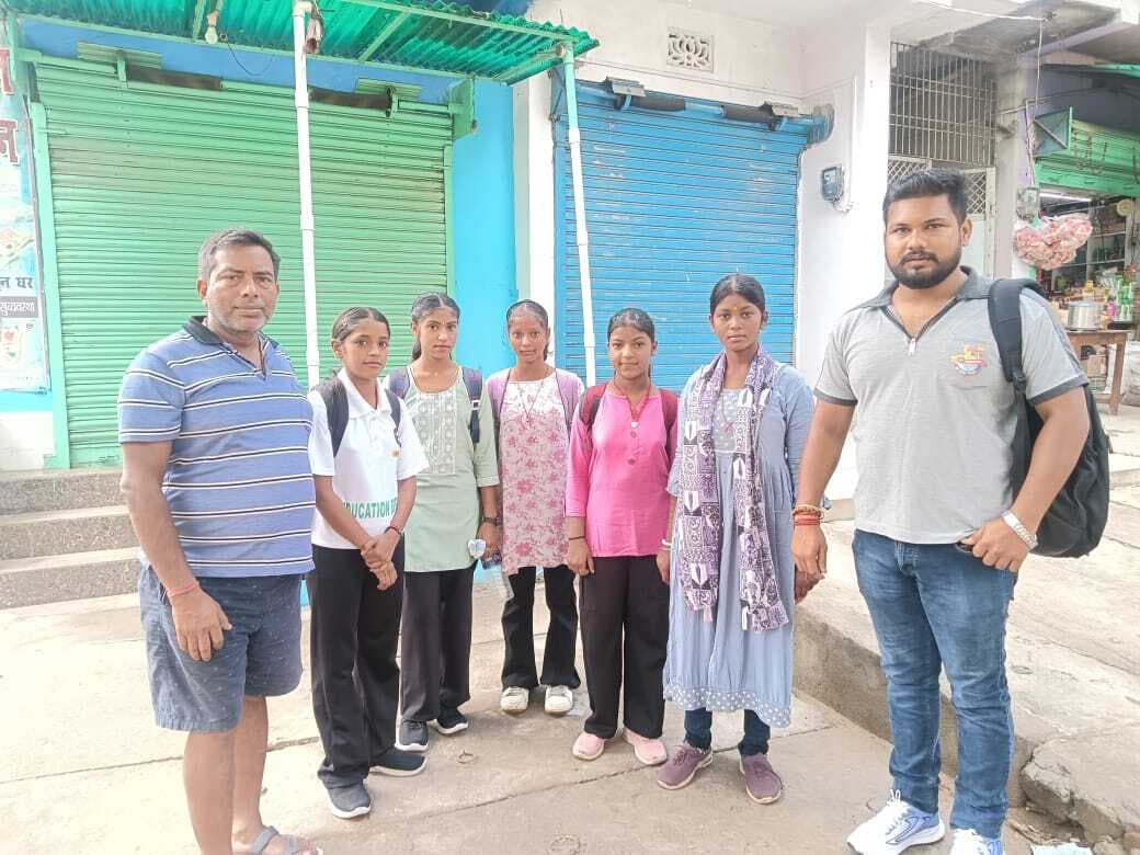 दुर्गा वाहिनी शौर्य प्रशिक्षण के लिए पांच बहनें पटना रवाना