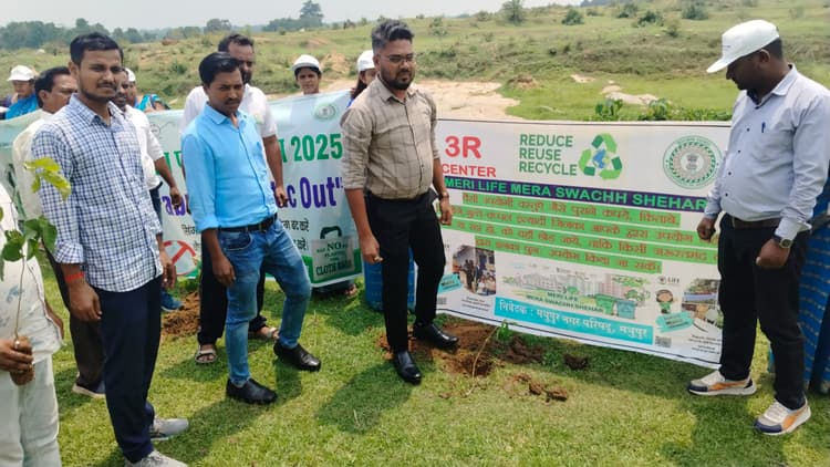 Deoghar news : आजीवन पेड़ों की सुरक्षा करने का लिया संकल्प, प्लास्टिक का उपयोग बंद करने की ली शपथ