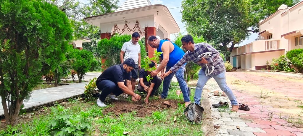 पौधरोपण से ज्यादा जरूरत हैं पेड़ों की संरक्षण : अरविंदाक्षण मडंबत