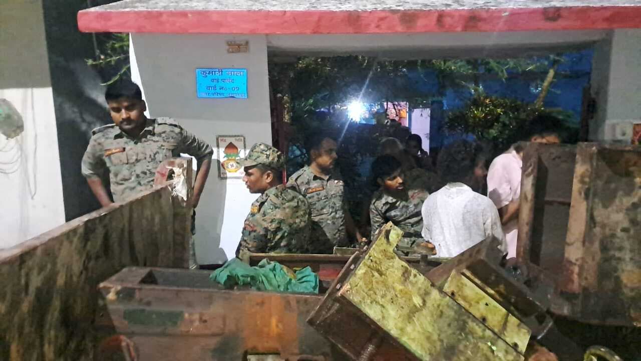 जमालपुर के रामपुर बस्ती में मिनी गन फैक्ट्री का पर्दाफाश, तीन गिरफ्तार