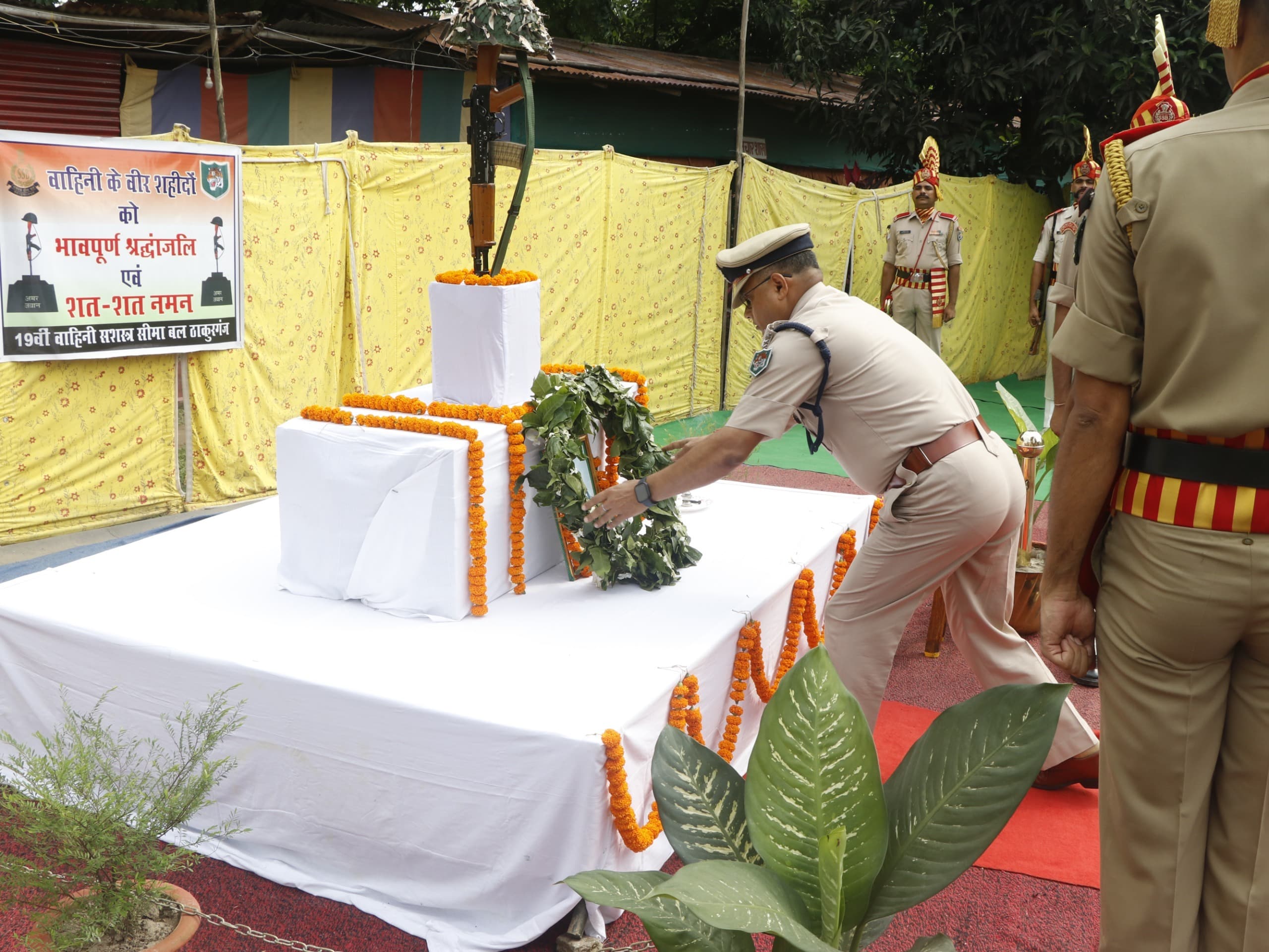 शहीद आरक्षी मनीकंदन पी को दी श्रद्धांजलि