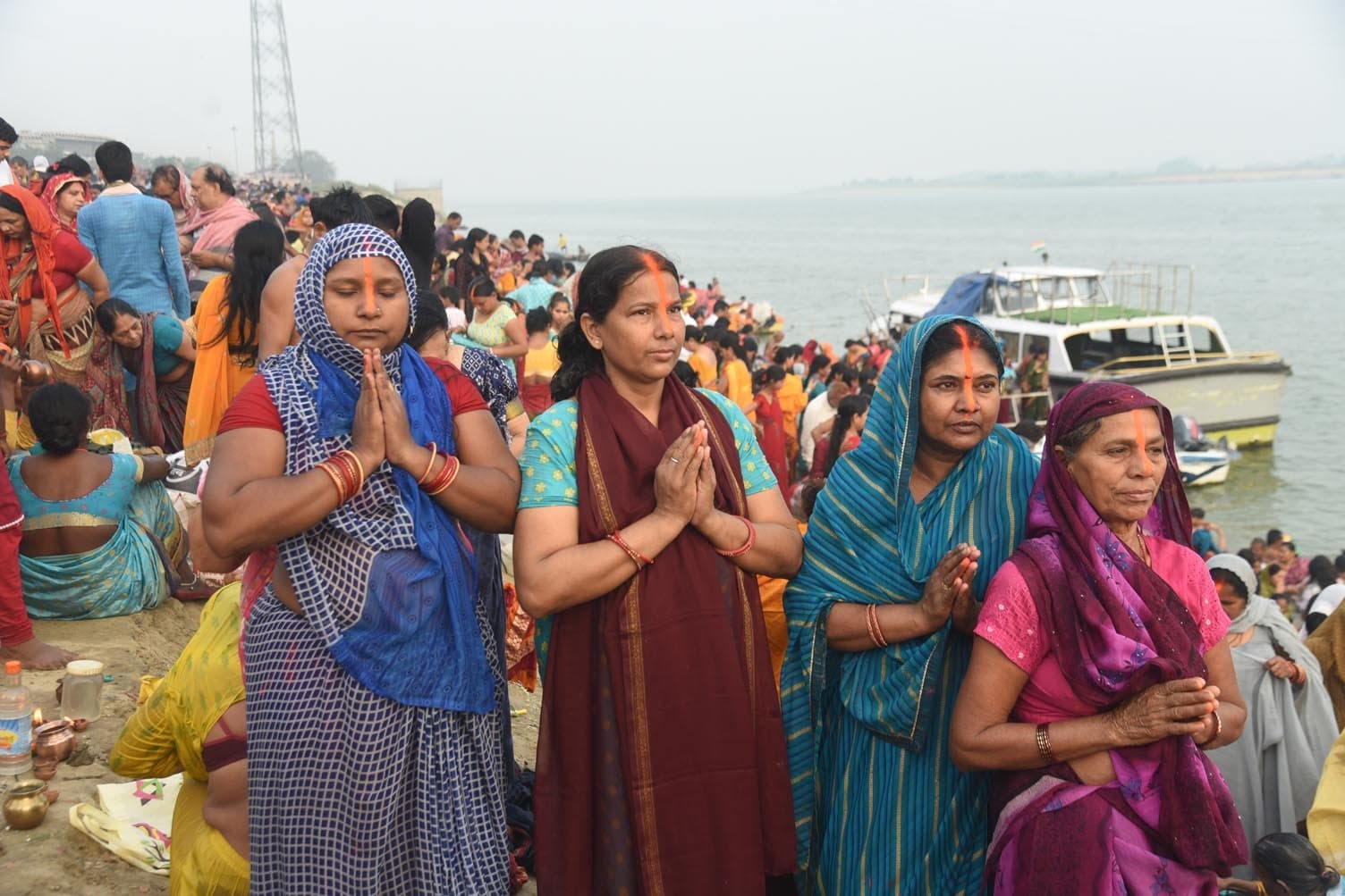 भक्ति भाव से मनाया गया गंगा दशहरा, घाटों पर उमड़ा श्रद्धालुओं का सैलाब