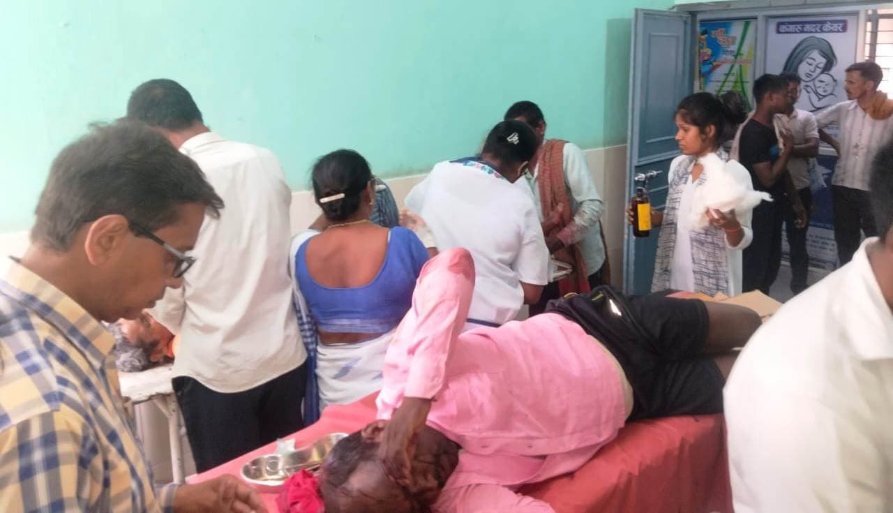 ऑटो व स्काॅर्पियो की टक्कर में आधे दर्जन से अधिक लोग घायल, तीन की हालत गंभीर