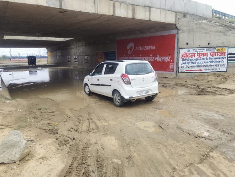 बरसात के समय ओवरब्रिज के नीचे भरेगा पानी