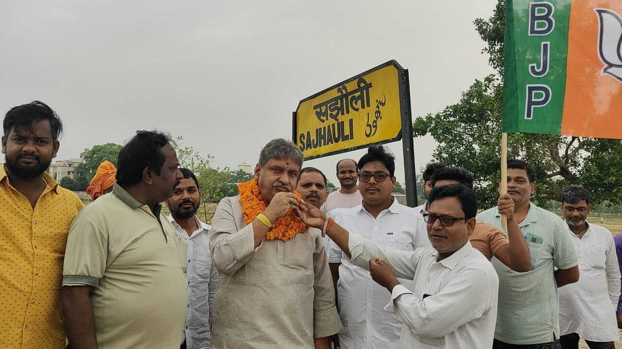 पटना-भभुआ इंटरसिटी ट्रेन का किया गया भव्य स्वागत