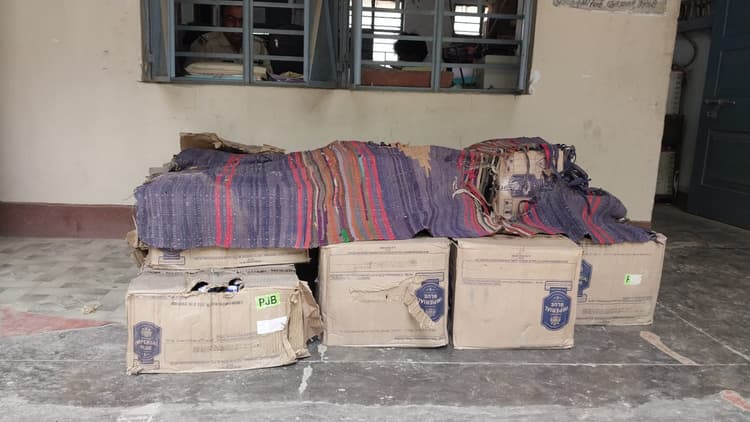 बंसवारी में छिपाकर रखी गयी 25 कार्टन शराब जब्त