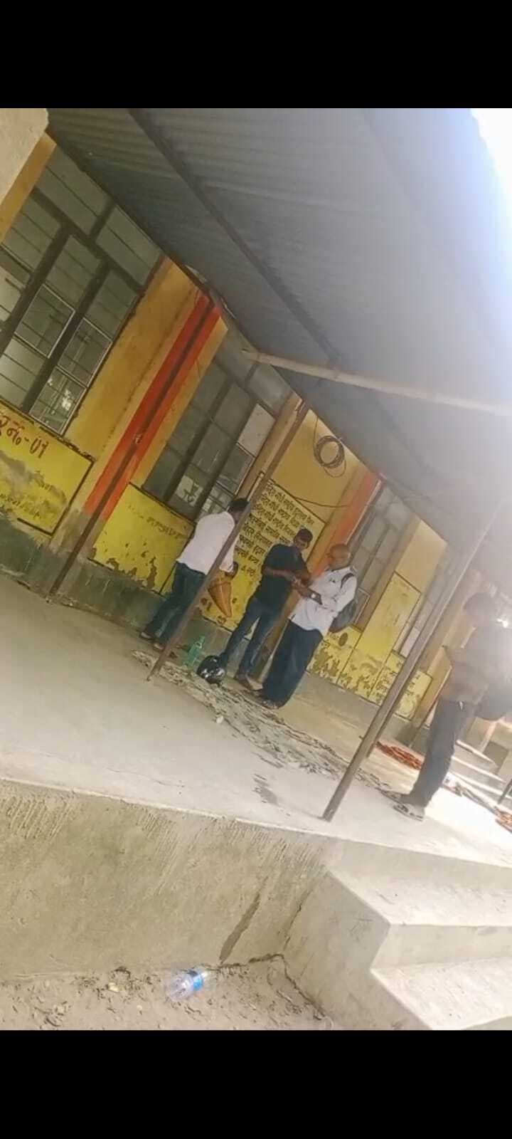 अवर निबंधन कार्यालय के प्रधान लिपिक का रुपये लेते वीडियो वायरल