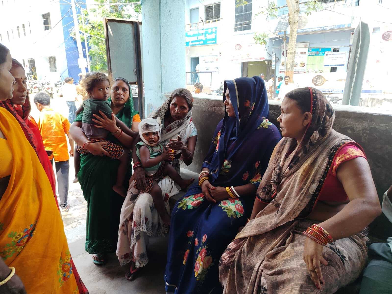 hajipur news. दो बाइकों की टक्कर में महिला की मौत, पति व दो बच्चों समेत पांच लोग जख्मी