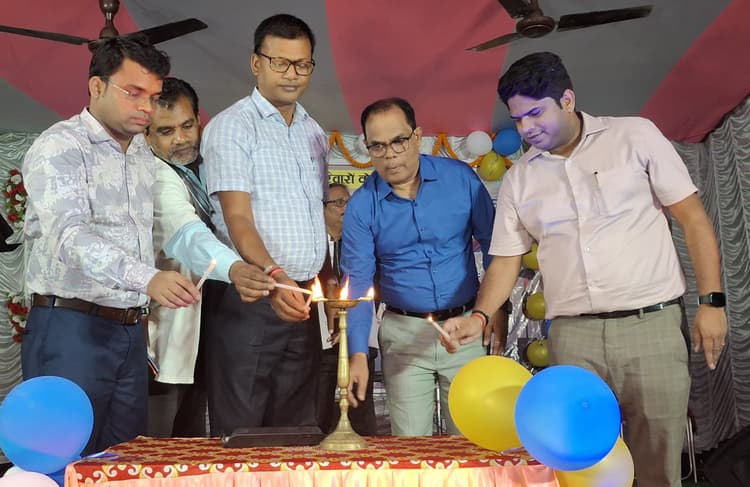 एक शाम शहीदों के नाम कार्यक्रम में कलाकारों ने दी प्रस्तुति