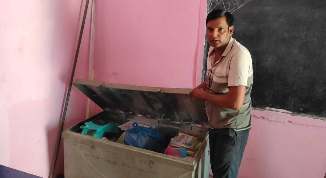 सरकारी स्कूल में ताला काटकर चोरी, चार पंखे सहित अन्य सामान गायब