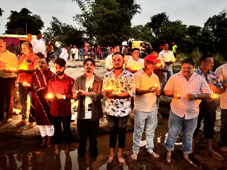 दामोदर नद में मना गंगा दशहरा