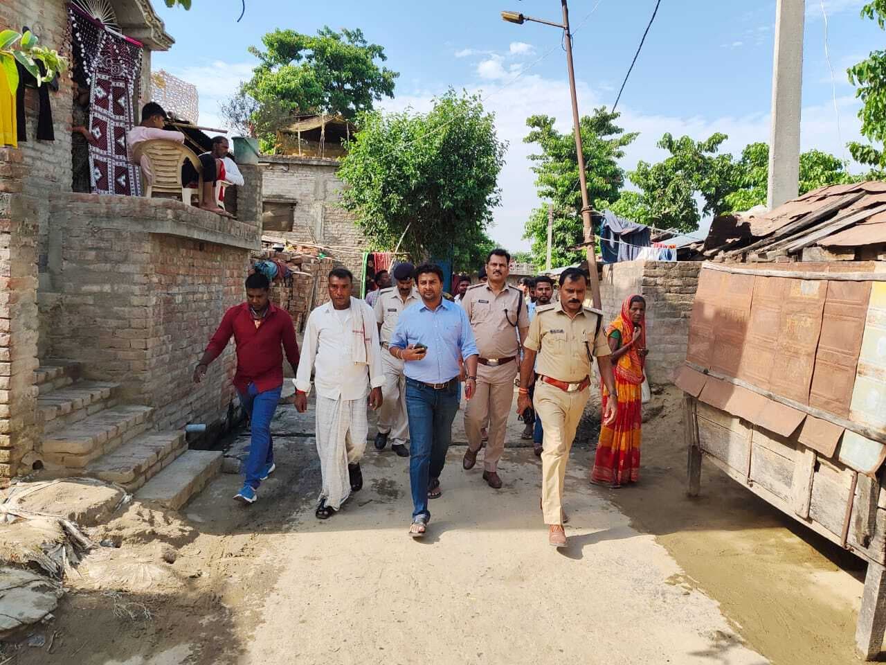 Motihari: बकरीद को लेकर पुलिस ने निकाला फ्लैग मार्च