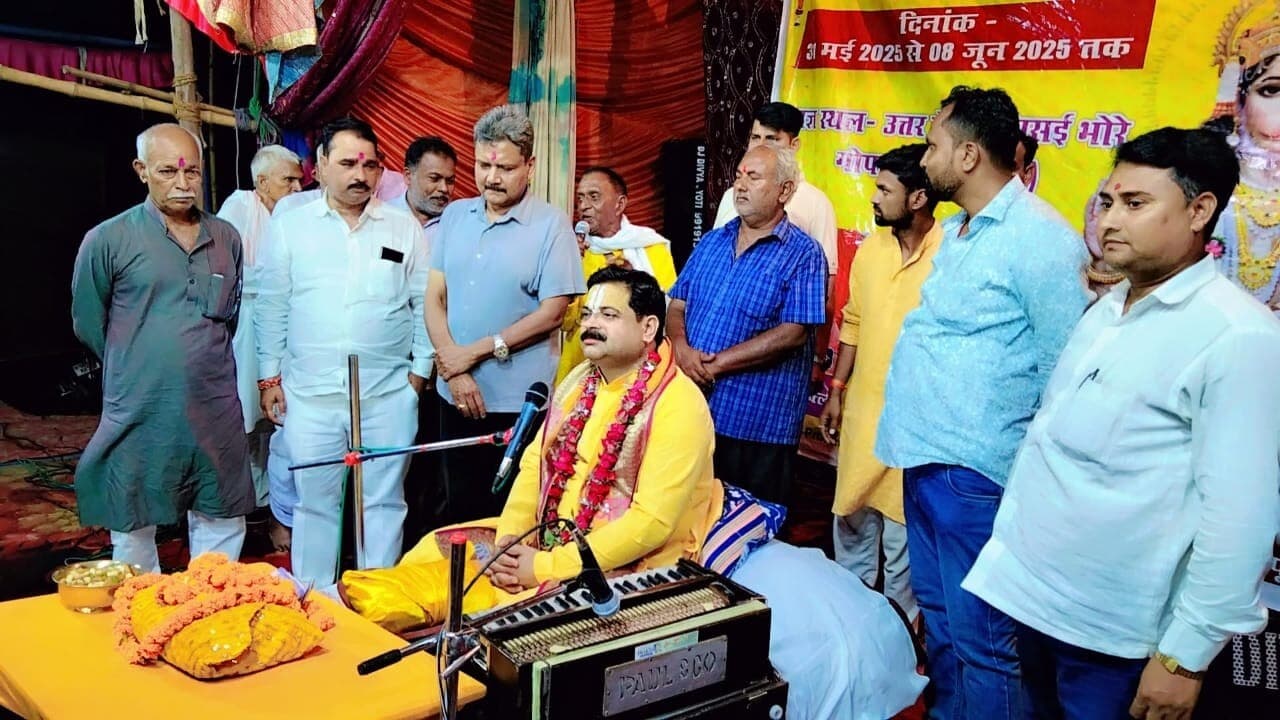 श्रीराम कथा के छठे दिन भक्ति, ज्ञान व अहंकार पर हुआ विमर्श