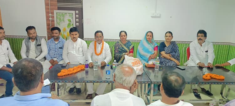 शमशेर आलम निर्विरोध चुने गए राजद प्रखंड अध्यक्ष, लगातार चौथी जीत पर कार्यकर्ताओं में हर्ष