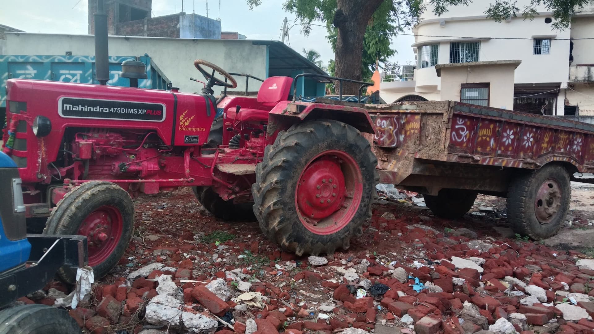 बालू खनन कर ले जा रहे दो ट्रैक्टर जब्त
