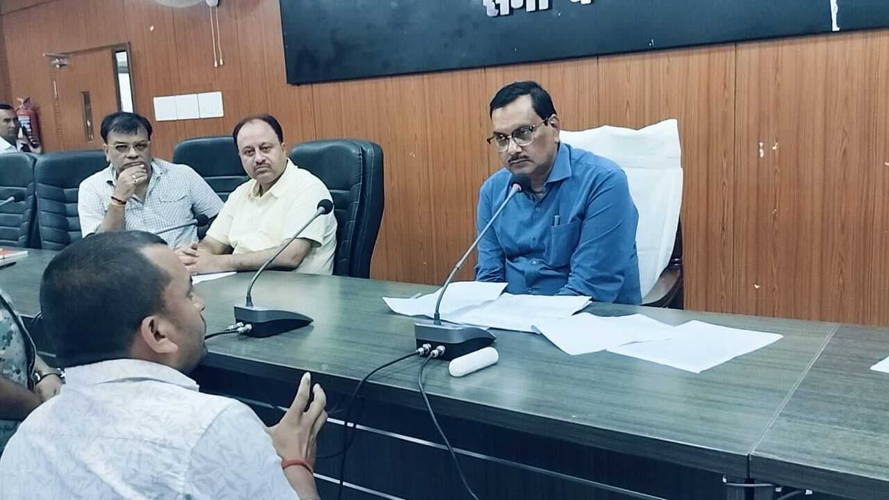 डीएम के जनता दरबार में 40 लोगों की समस्याओं की गयी सुनवाई