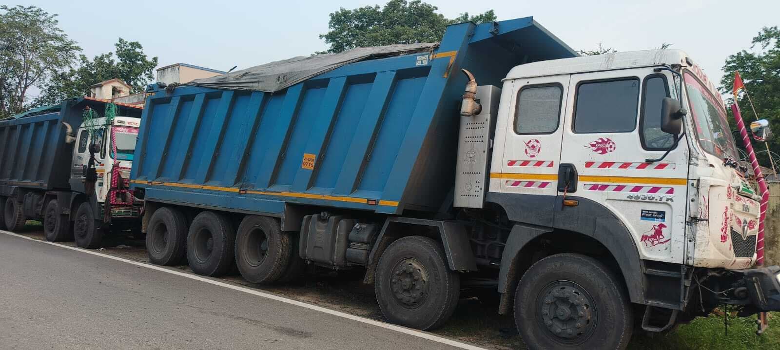 कोयला लदा दो हाइवा जब्त, दो चालक गिरफ्तार