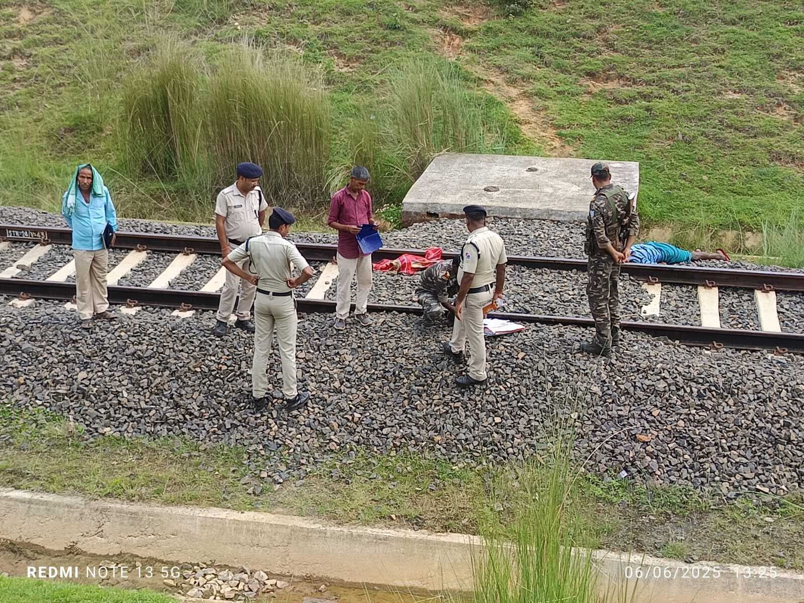 Deoghar News : ट्रेन से कटकर अधेड़ ने दी जान