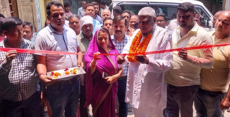 Dhanbad News : जिले के किसानों के बीच सब्सिडी दर पर बीज का वितरण शुरू