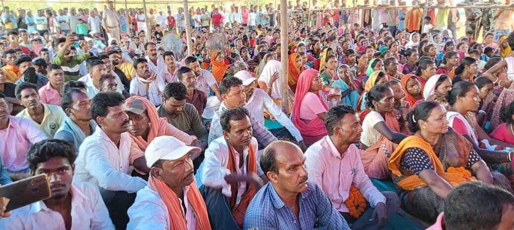 आदिवासी समाज हमारा वोट बैंक नहीं, बल्कि हमारा परिवार है : रघुवर दास