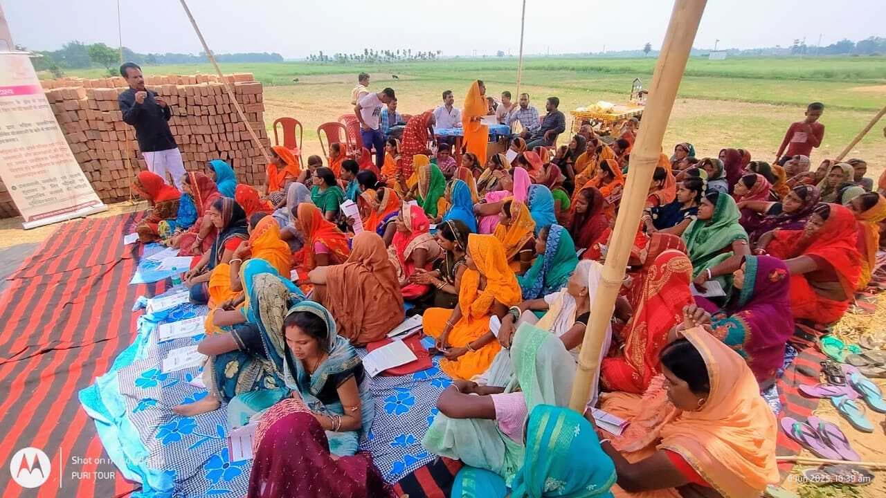 संवाद कार्यक्रम में महिलाओं को उनके अधिकारों की दी गयी जानकारी