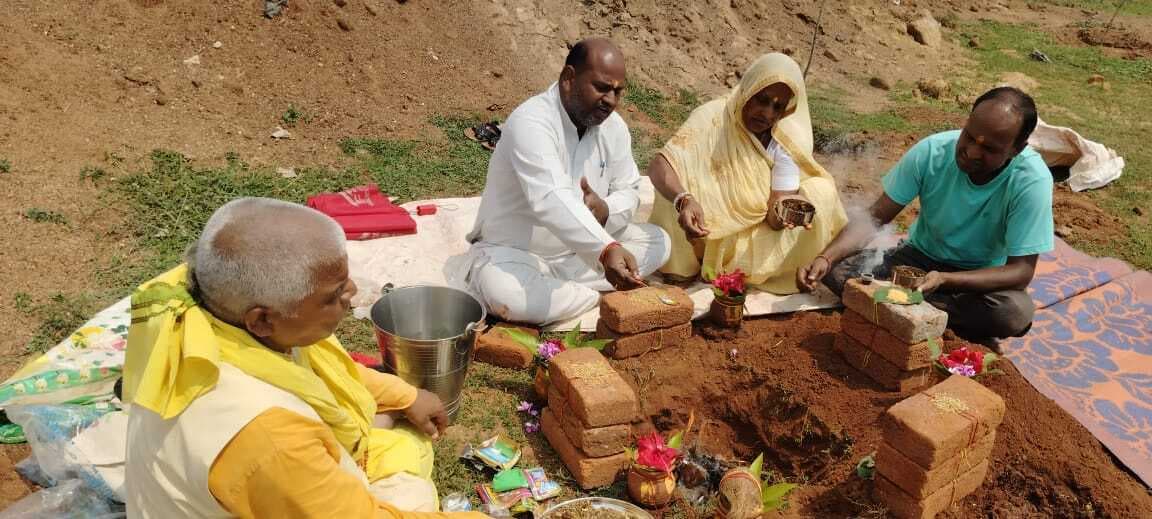 डांडो के दामोडीह में गुरुकुल निर्माण के लिए हुआ भूमि पूजन