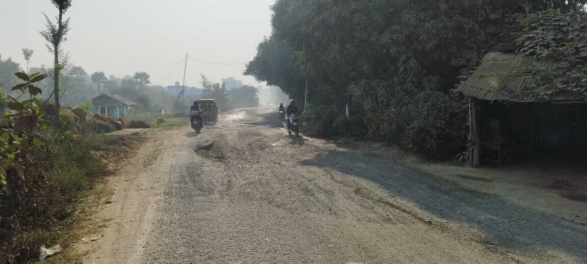 धोरैया-पुनसिया सड़क मार्ग हो गयी जर्जर, जानलेवा हो रही यात्रा