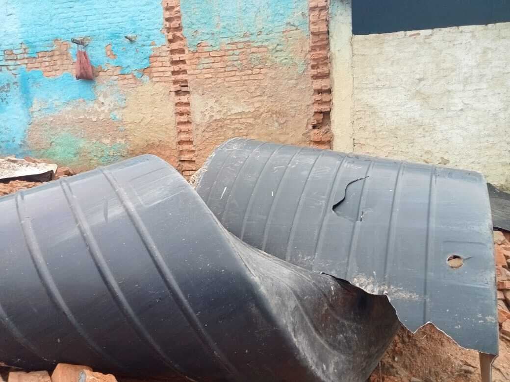 Madhubani News : तेज आंधी पानी में जलमीनार की टंकी गिरकर क्षतिग्रस्त