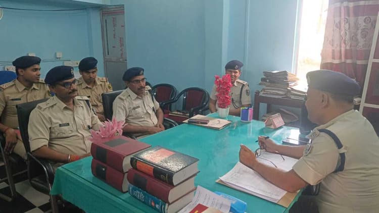 Madhubani News : बकरीद पर्व को लेकर सतर्क रहें थानाघ्यक्ष: एसडीपीओ