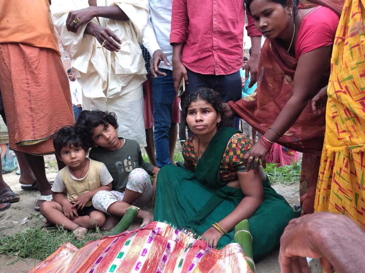 Aurangabad News : बोलेरो की टक्कर से गिरे बाइक सवार दो युवक, एक को हाइवा ने कुचला