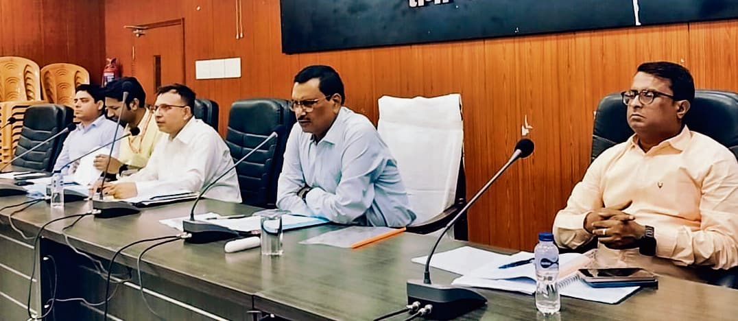 Gopalganj News : बाढ़ के समय राहत के लिए सरकारी 15 व प्राइवेट 40 नावें रहेंगी मुस्तैद, नाविकों को मिलेगा लाइफ जैकेट