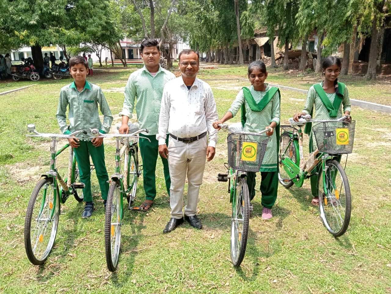 पालोजोरी : 83 छात्र-छात्राओं में साइकिल का वितरण