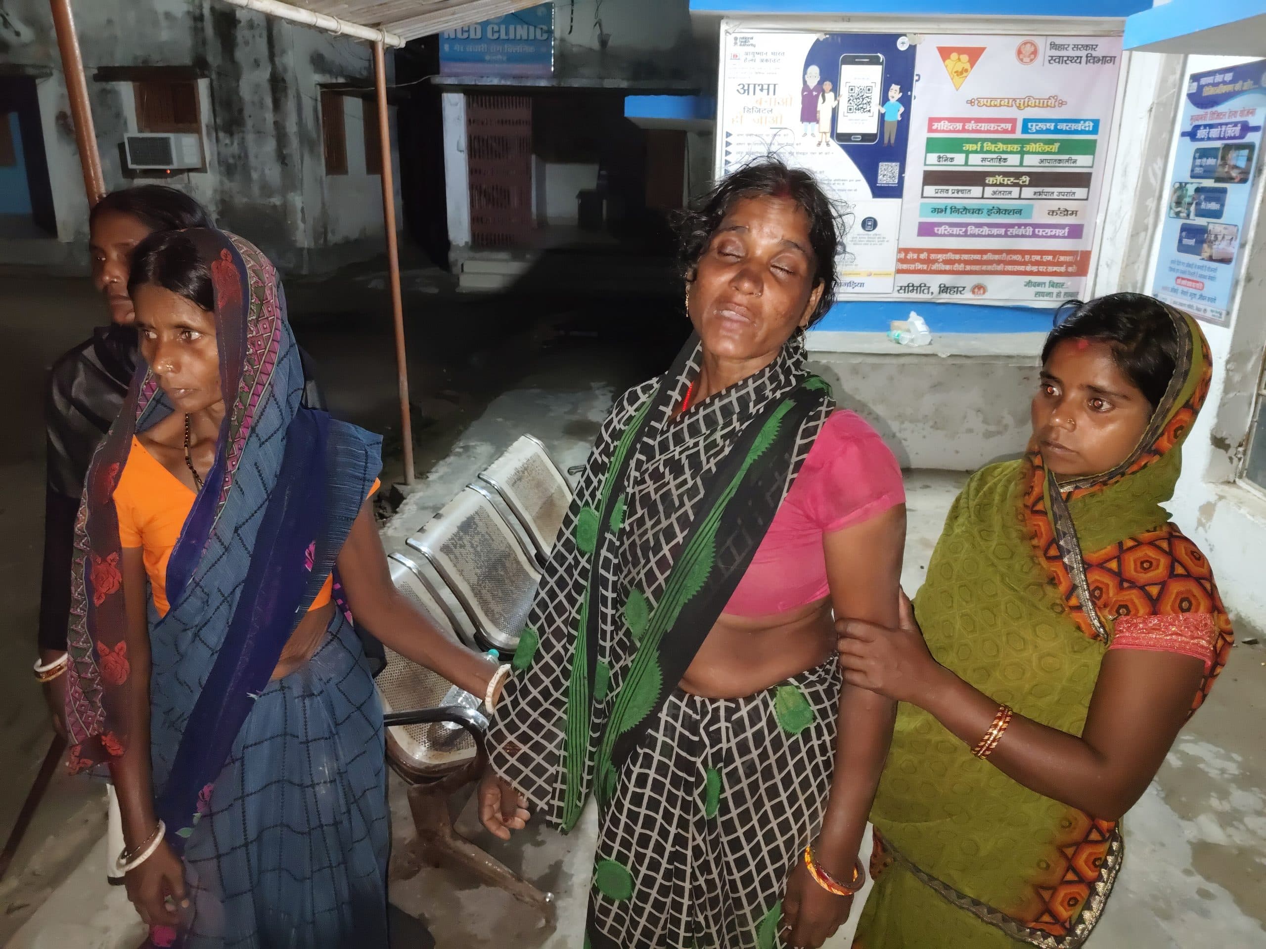 सर्पदंश से पीड़िता बच्ची की मौत, परिजनों ने सीएचसी में किया हंगामा