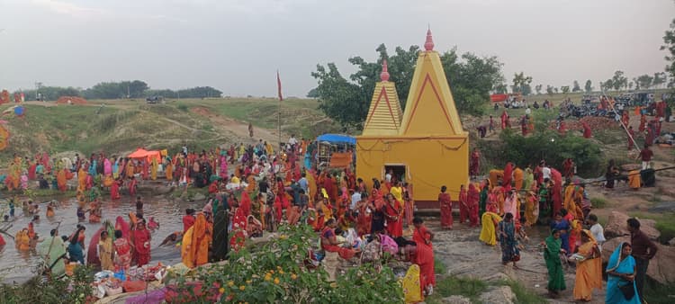 Giridih News: निर्जला एकादशी को लेकर शिवालयों में उमड़ी भक्तों की भीड़