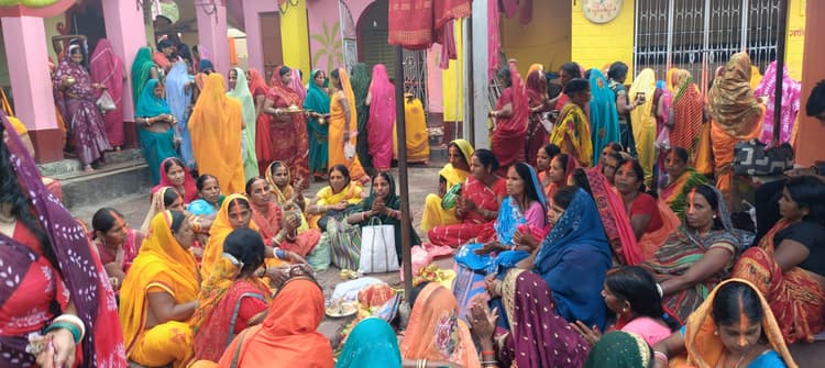 Giridih News: एकादशी पर हजारों शिवभक्तों ने किया जलाभिषेक