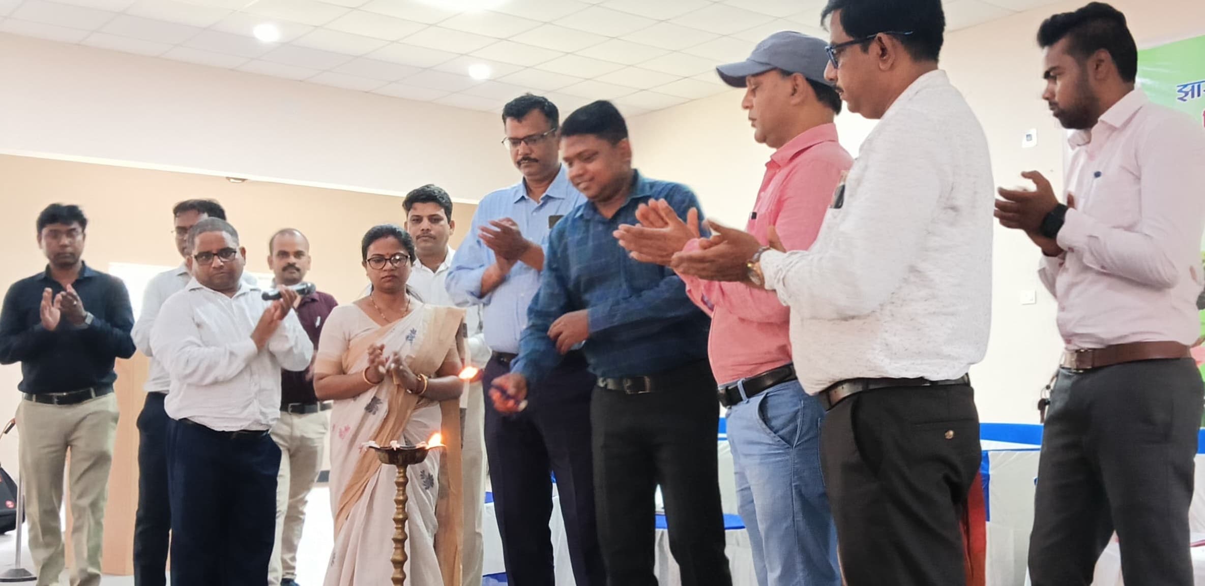 Bokaro News : नशामुक्त समाज के निर्माण में शिक्षक बनें प्रेरक : डीइओ